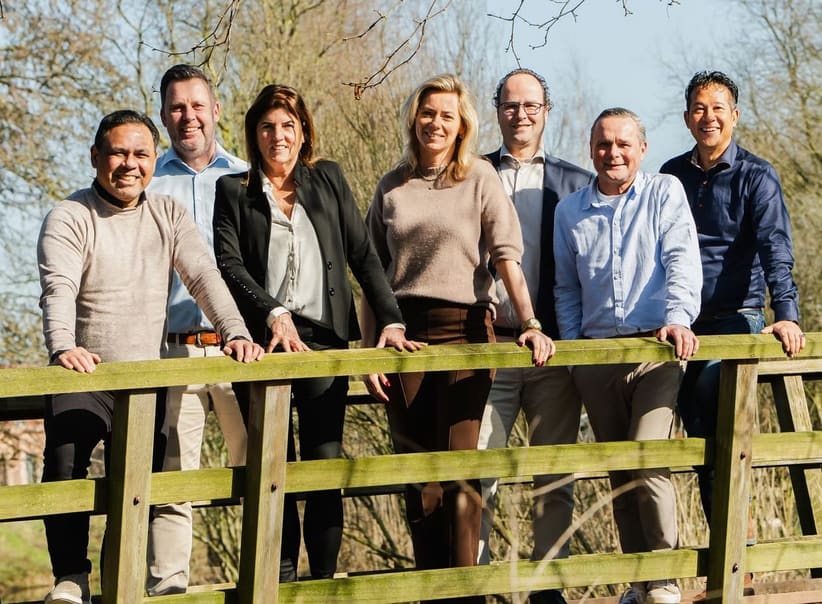 Het team van Van Kuringe Adviesgroep samen buiten